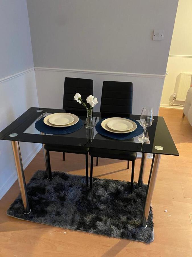 2 Bedroom Lovely Apartment In Woolwich ロンドン エクステリア 写真